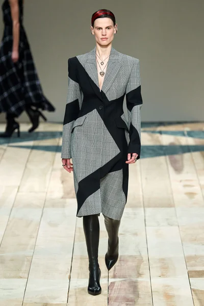 Look 8